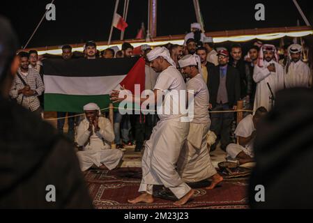 Doha, Qatar, Qatar. 12th Dec, 2022. Spettacoli a margine della Coppa del mondo 2022, a Doha Streets. (Credit Image: © Abed Alrahman Alkahlout/Quds Net News via ZUMA Press Wire) Foto Stock