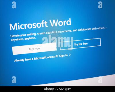 KONSKIE, POLONIA - 13 dicembre 2022: Informazioni su Microsoft Word sul sito Web www.microsoft.com visualizzate sullo schermo del computer portatile Foto Stock