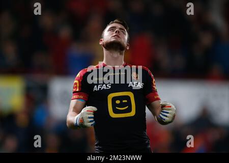 Il portiere di Mechelen, Colin Coosemans, festeggia dopo la partita della Jupiler Pro League tra KV Mechelen e KAS Eupen, a Mechelen, venerdì 02 dicembre 2016, il giorno 17 del campionato di calcio belga. FOTO DI BELGA BRUNO FAHY Foto Stock