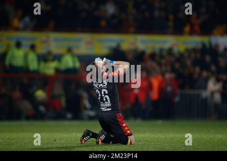 Il portiere di Mechelen, Colin Coosemans, festeggia dopo la partita della Jupiler Pro League tra KV Mechelen e KAS Eupen, a Mechelen, venerdì 02 dicembre 2016, il giorno 17 del campionato di calcio belga. FOTO DI BELGA BRUNO FAHY Foto Stock