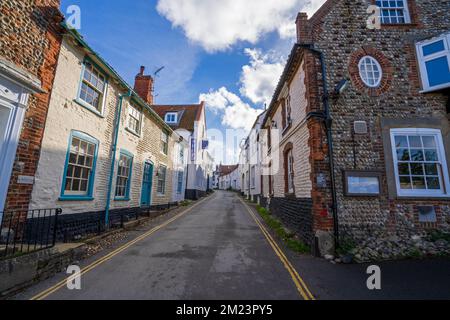 The High Street, Blakeney, Holt, North Norfolk Coast, Inghilterra, Regno Unito Foto Stock