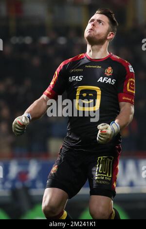 Colin Coosemans, portiere di Mechelen, festeggia durante la partita della Jupiler Pro League tra KV Mechelen e Sporting Charleroi, a Mechelen, martedì 20 dicembre 2016, il giorno 20 del campionato di calcio belga. BELGA PHOTO VIRGINIE LEFOUR Foto Stock