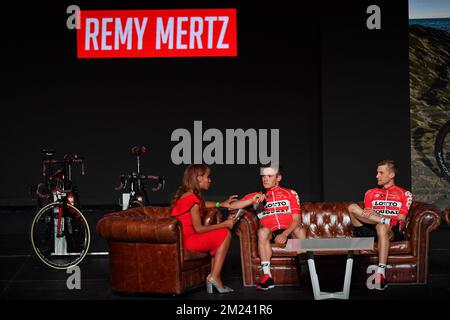 Remy Mertz e il belga Tim Wellens di Lotto Soudal, nella foto, durante la presentazione della squadra ciclistica di Lotto-Soudal, in vista della nuova stagione ciclistica, martedì 20 dicembre 2016 a Bruxelles. FOTO DI BELGA DAVID STOCKMAN Foto Stock