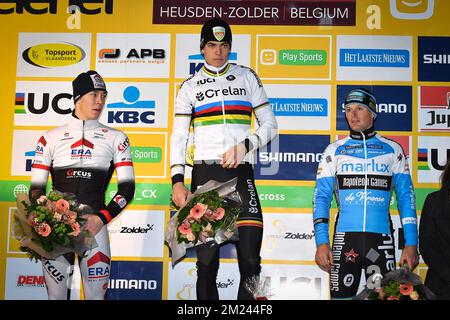 Il belga Laurens Sweeck, campione del mondo belga Wout Van Aert e il belga Kevin Pauwels festeggiano sul podio dopo la sesta tappa nella Coppa del mondo di ciclocross, lunedì 26 dicembre 2016 a Heusden-Zolder, in Belgio. FOTO DI BELGA DAVID STOCKMAN Foto Stock