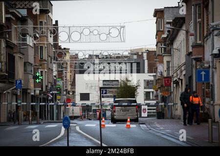 L'immagine mostra il sito dove una bomba aerea sarà smantellata, martedì 10 gennaio 2017, a Kortrijk. La bomba aerea contiene 150 chilo di TNT ed è stata scoperta ieri durante i lavori di scavo. Case e imprese in un perimetro di 100 metri sono evacuati. BELGA FOTO KURT DESPLENTER Foto Stock