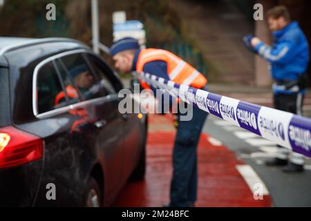 L'immagine mostra il sito dove una bomba aerea sarà smantellata, martedì 10 gennaio 2017, a Kortrijk. La bomba aerea contiene 150 chilo di TNT ed è stata scoperta ieri durante i lavori di scavo. Case e imprese in un perimetro di 100 metri sono evacuati. BELGA FOTO KURT DESPLENTER Foto Stock