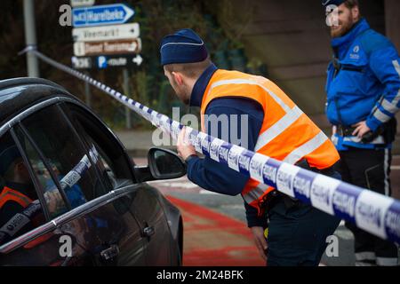 L'immagine mostra il sito dove una bomba aerea sarà smantellata, martedì 10 gennaio 2017, a Kortrijk. La bomba aerea contiene 150 chilo di TNT ed è stata scoperta ieri durante i lavori di scavo. Case e imprese in un perimetro di 100 metri sono evacuati. BELGA FOTO KURT DESPLENTER Foto Stock