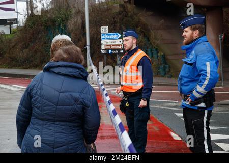 L'immagine mostra il sito dove una bomba aerea sarà smantellata, martedì 10 gennaio 2017, a Kortrijk. La bomba aerea contiene 150 chilo di TNT ed è stata scoperta ieri durante i lavori di scavo. Case e imprese in un perimetro di 100 metri sono evacuati. BELGA FOTO KURT DESPLENTER Foto Stock