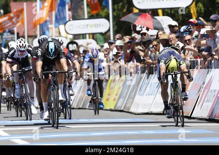 L'australiano Caleb Ewan di Orica Greenedge vince davanti all'olandese Danny van Poppel del Team Sky e all'irlandese Sam Bennett di Bora-Argon 18 nella prima tappa dell'edizione 19th del Tour Down in gara ciclistica, a 145 km da Unley a Lyndoch, martedì 17 gennaio 2017, Australia. FOTO DI BELGA YUZURU SUNADA Foto Stock