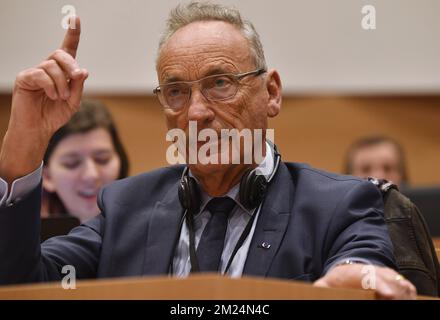 Francis Delperee del CDH ha illustrato durante l'installazione della commissione d'inchiesta parlamentare sull'accordo sul motivo, presso il parlamento federale, a Bruxelles, mercoledì 25 gennaio 2017. La Commissione in questione si appurerà sulle posizioni che hanno portato all'approvazione e all'applicazione della legge 14 aprile 2011 sul motivo. FOTO DI BELGA ERIC LALMAND Foto Stock