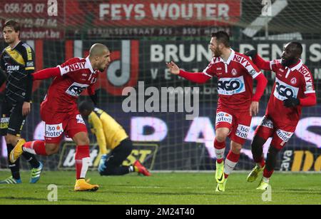 Il Teddy Chevalier di Kortrijk festeggia dopo aver segnato la partita della Jupiler Pro League tra KV Kortrijk e Sporting Lokeren, a Kortrijk, sabato 28 gennaio 2017, il giorno 24 del campionato di calcio belga. BELGA PHOTO VIRGINIE LEFOUR Foto Stock