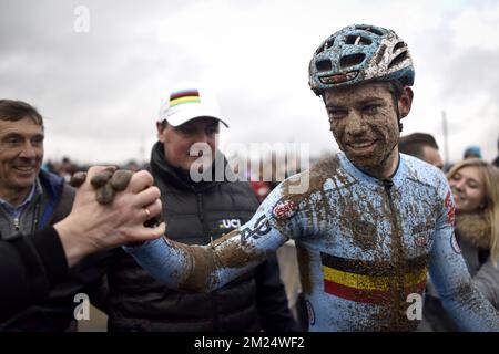 Il campione del mondo belga Wout Van Aert nella foto dopo aver vinto la gara d'élite maschile nei campionati del mondo ciclocross questo week-end a Bieles, Lussemburgo, domenica 29 gennaio 2017. BELGA FOTO PISCINA KRAMON Foto Stock