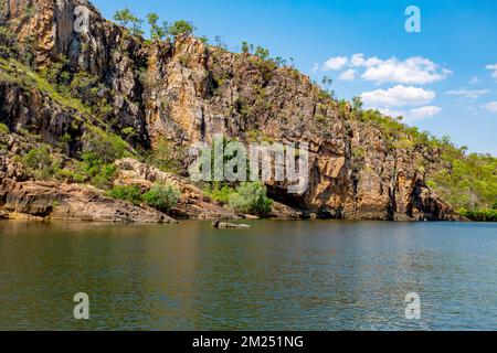 Vista del fiume Katherine e la sua profonda gola scavata attraverso l'antica arenaria, nel Parco Nazionale di Nitmiluk (Katherine Gorge), territorio del Nord, Aust Foto Stock