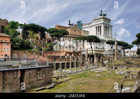 Il foro romano, che rappresentava il centro politico, giuridico, religioso ed economico della città di Roma, è il luogo più importante dell'antica città Foto Stock