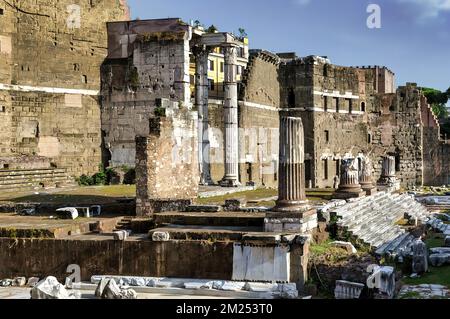 Il foro romano, che rappresentava il centro politico, giuridico, religioso ed economico della città di Roma, è il luogo più importante dell'antica città Foto Stock