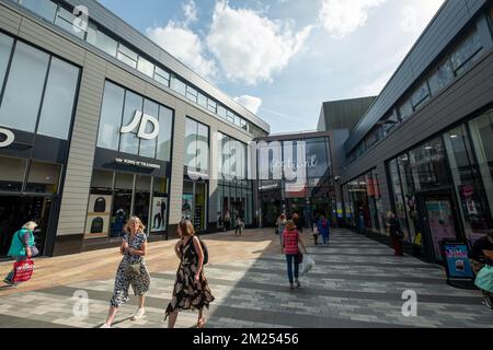 Basingstoke, Regno Unito - Settembre 2022: Il centro commerciale Malls Festival Place, una grande destinazione di vendita al dettaglio a uso misto. Foto Stock