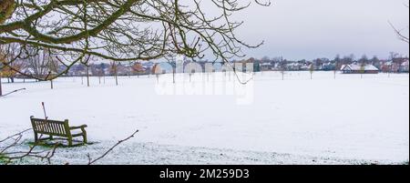 Campi di Harrow sulla collina sotto la neve, Londra Inghilterra Foto Stock