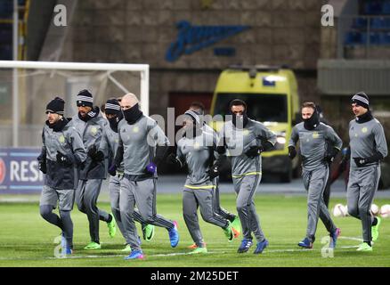 I giocatori di Anderlecht sono raffigurati all'inizio di una sessione di allenamento della squadra di calcio belga RSC Anderlecht a San Pietroburgo, Russia, mercoledì 22 febbraio 2017. Domani Anderlecht gioca a 1/16 finales di ritorno del concorso Europa League contro la squadra russa FC Zenit. Anderlecht ha vinto 2-0 la prima tappa. BELGA PHOTO VIRGINIE LEFOUR Foto Stock