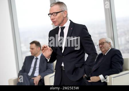 Il CFO di Belfius Johan Vankelecom, il presidente del consiglio di amministrazione di Belfius Jos Clijsters e l'amministratore delegato di Belfius Marc Raisiere hanno partecipato alla conferenza stampa della banca e compagnia assicurativa Belfius per presentare i risultati 2016, giovedì 23 febbraio 2017, presso la sede centrale di Belfius a Bruxelles. FOTO DI BELGA DIRK WAEM Foto Stock