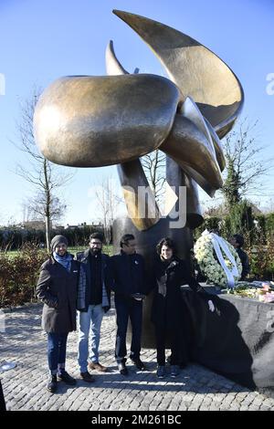 L'illustrazione mostra una cerimonia per rivelare la pace dell'arte bronzea chiamata 'Flight in Mind' dall'artista belga Strebelle, per le vittime dei 22 attentati terroristici dello scorso anno all'aeroporto di Bruxelles a Zaventem, mercoledì 22 marzo 2017. Il 22 2016 marzo 32 persone sono state uccise e 324 sono state ferite in attentati suicidi all'aeroporto di Bruxelles e alla metropolitana di Bruxelles. Foto Stock