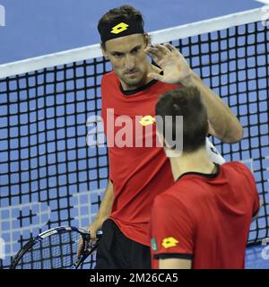 Il belga Ruben Bemelmans e il belga Joris De Loore hanno raffigurato durante la terza partita, una doppia partita tra i belgi Ruben Bemelmans e Joris De Loore e gli italiani Simone Bolelli e Alessandro Gianessi alla finale del Gruppo Mondiale della Coppa Davis tra Belgio e Italia, sabato 08 aprile 2017, a Charleroi. BELGA FOTO BENOIT DOPPAGNE Foto Stock