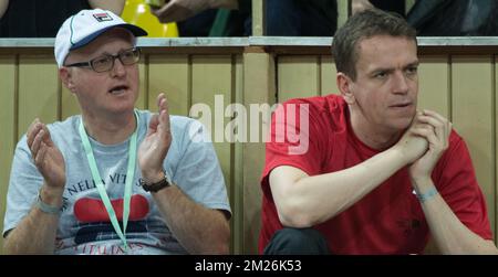 René, padre del belga Alison Van Uytvanck e Gijs Kooken, CEO di Tennis Vlaanderen, nella prima partita tra il russo Elena Vesnina e il belga Alison Van Uytvanck, nella Fed Cup World Group Play off tra Russia e Belgio, sabato 22 aprile 2017, alla Small Sports Arena Luzhniki di Mosca, Russia. BELGA FOTO BENOIT DOPPAGNE Foto Stock