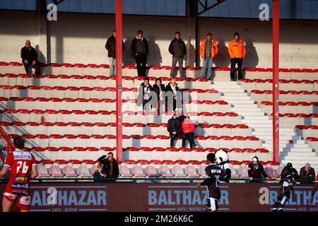 I tifosi di Eupen hanno visto la foto durante la partita della Jupiler Pro League tra KV Kortrijk e KAS Eupen, a Kortrijk, sabato 22 aprile 2017, il giorno 4 del Play-off 2B del campionato di calcio belga. BELGA FOTO KURT DESPLENTER Foto Stock