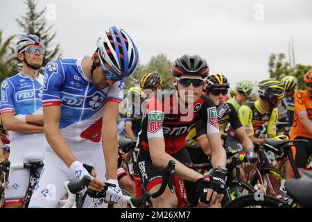 Nella foto il belga ben Hermans del BMC Racing Team anticipa la tappa 2 del giro 2017 in bicicletta, 221km da Olbia a Tortoli, Italia, sabato 06 maggio 2017. FOTO DI BELGA YUZURU SUNADA Foto Stock