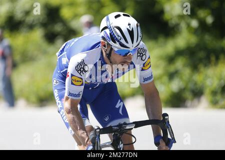 Il belga asciuga i Devenys dei piani Quick-Step raffigurati in azione durante la quindicesima tappa del giro 2017 in bicicletta, a 199 km da Valdengo a Bergamo, Italia, domenica 21 maggio 2017. FOTO DI BELGA YUZURU SUNADA Foto Stock