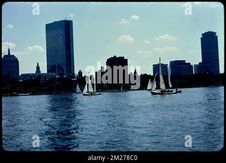 Charles River at Beacon Hill, Club nautico comunitario , Barche a vela, Barca a vela, Barche a vela, fiumi, Waterfront, Città e paesi, Community Boating Inc.. Fotografie di Ernst Halberstadt Foto Stock