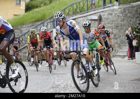 Belga asciuga Devenys di Quick-Step pavimenti raffigurati in azione durante la diciassettesima tappa del giro 2017 in bicicletta, a 219 km da Tirano a Canazei, Italia, Mercoledì 24 maggio 2017. FOTO DI BELGA YUZURU SUNADA Foto Stock