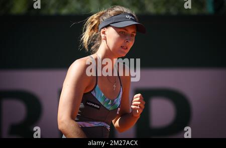 Il belga Maryna Zanevska festeggia nel corso di una partita di qualificazione tra il belga Maryna Zanevska e la US Kayla Day al Roland Garros French Open di tennis, a Parigi, in Francia, giovedì 25 maggio 2017. Il Roland Garros Grand Slam si svolge dal 22 maggio al 11 giugno 2017. BELGA PHOTO VIRGINIE LEFOUR Foto Stock