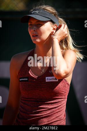 Belgian Maryna Zanevska pictured during a tennis game between Belgian Maryna Zanevska and Croatian Petra Martic, in the third round of the women's qualifying stage of the Roland Garros French Open tennis tournament, in Paris, France, Friday 26 May 2017. The Roland Garros Grand Slam takes place from 22 May to 11 June 2017. BELGA PHOTO VIRGINIE LEFOUR Foto Stock