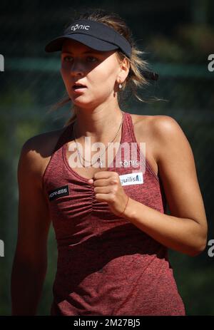 Il belga Maryna Zanevska festeggia nel corso di una partita di tennis tra il belga Arthur De Greef e il tedesco Daniel Masur, nel terzo round della fase maschile di qualificazione del torneo francese di tennis Roland Garros Open, a Parigi, in Francia, venerdì 26 maggio 2017. Il Roland Garros Grand Slam si svolge dal 22 maggio al 11 giugno 2017. BELGA PHOTO VIRGINIE LEFOUR Foto Stock