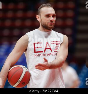 Milano, Italia. 11th Dec, 2022. Italia, Milano, dic 11 2022: Stefano Tonut (guardia Armani Milano) durante il warm up sulla partita di basket EA7 Emporio Armani Milano vs Unahhotels Reggio Emilia, LBA 2022-2023 day10 al Mediolanum Forum (Credit Image: © Fabrizio Bertani/Pacific Press via ZUMA Press Wire) Foto Stock