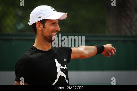 Serbo Novak Djokovic nella foto durante una pratica di allenamento al torneo francese di tennis Roland Garros Open, a Parigi, in Francia, domenica 28 maggio 2017. Il Roland Garros Grand Slam si svolge dal 22 maggio al 11 giugno 2017. BELGA PHOTO VIRGINIE LEFOUR Foto Stock