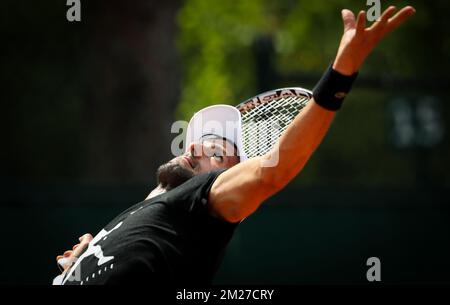 Serbo Novak Djokovic nella foto durante una pratica di allenamento al torneo francese di tennis Roland Garros Open, a Parigi, in Francia, domenica 28 maggio 2017. Il Roland Garros Grand Slam si svolge dal 22 maggio al 11 giugno 2017. BELGA PHOTO VIRGINIE LEFOUR Foto Stock