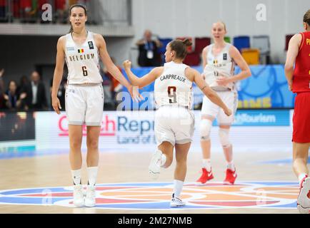 Belgian Cats Marjorie Carpreaux festeggia nel corso di una partita tra il belga Cats, nazionale belga squadra di basket, e Montenegro, nel primo round della FIBA Eurobasket Women 2017, venerdì 16 giugno 2017, a Praga, Repubblica Ceca. BELGA PHOTO VIRGINIE LEFOUR Foto Stock