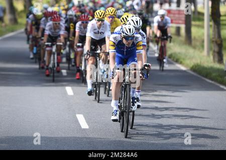 L'immagine mostra il pacco di piloti in azione durante la terza tappa della 104th edizione della gara ciclistica Tour de France, a 212,5 km da Verviers, Belgio a Longwy, Francia, lunedì 03 luglio 2017. Il Tour de France di quest'anno si svolge dal primo al 23rd luglio. FOTO DI BELGA YORICK JANSENS Foto Stock