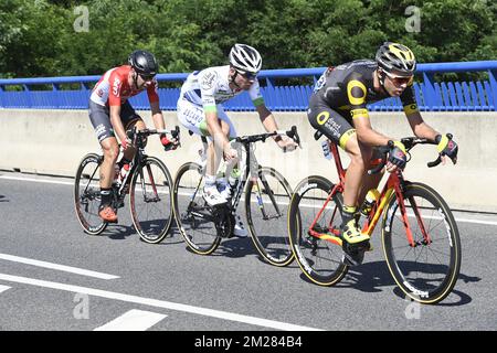 Il belga Thomas De Gendt di Lotto Soudal, il francese Pierre Luc Perichon del Team Fortuneo - Oscaro e il francese Lilian Calmejane di Direct Energie hanno raffigurato in azione durante la terza tappa della 104th edizione della gara ciclistica Tour de France, a 212,5 km da Verviers, Belgio a Longwy, Francia, Lunedì 03 luglio 2017. Il Tour de France di quest'anno si svolge dal primo al 23rd luglio. FOTO DI BELGA YORICK JANSENS Foto Stock