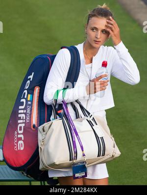 Il belga Maryna Zanevska sembra sconsolato dopo una prima partita di single da donna tra il belga Maryna Zanevska e l'inglese Heather Watson al torneo di tennis di Wimbledon Grand Slam all'All England Tennis Club, nel sud-ovest di Londra, in Gran Bretagna, lunedì 03 luglio 2017. BELGA FOTO BENOIT DOPPAGNE Foto Stock