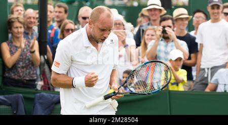 Il belga Steve Darcis festeggia dopo aver vinto un primo round di singoli per Signore tra il belga Steve Darcis (ATP 59) e il lituano Ricardas Berankis (ATP 124) al torneo di tennis Wimbledon Grand Slam dell'All England Tennis Club, nel sud-ovest di Londra, in Gran Bretagna, martedì 04 luglio 2017. BELGA FOTO BENOIT DOPPAGNE Foto Stock