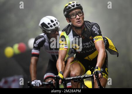 Il francese Thomas Voeckler di Direct Energie ha ritratto in azione durante la 12th tappa della 104th edizione della gara ciclistica Tour de France, 214,5km da Pau a Peyragudes, Francia, giovedì 13 luglio 2017. Il Tour de France di quest'anno si svolge dal primo al 23rd luglio. FOTO DI BELGA YORICK JANSENS Foto Stock