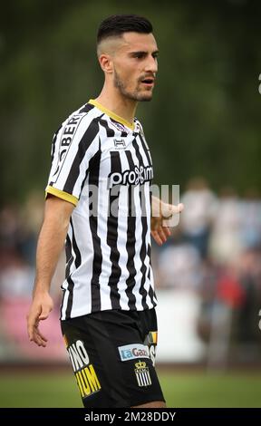 Gjoko Zajkov di Charleroi, nella foto, durante una partita di calcio amichevole tra la squadra di prima divisione Sporting Charleroi e la squadra di seconda divisione Royale Union Saint-Gilloise, a Braine l'Alleud, domenica 16 luglio 2017. BELGA PHOTO VIRGINIE LEFOUR Foto Stock