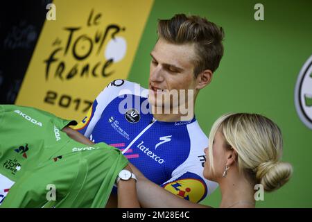 Il tedesco Marcel Kittel dei piani Quick-Step indossando la maglia verde del leader nella graduatoria sprint dopo la sedicesima tappa della 104th edizione della gara ciclistica Tour de France, 165km da le Puy-en-Velay a Romans-sur-Isere, Francia, martedì 18 luglio 2017. Il Tour de France di quest'anno si svolge dal primo al 23rd luglio. FOTO DI BELGA YORICK JANSENS Foto Stock