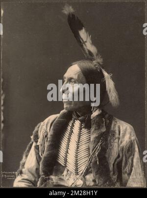 Chief White Man, Kiowa , Indiani del Nord America, Indiani Kiowa, Trans-Mississippi e International Exposition 1898 : Omaha, Neb.. Fotografie dell'Occidente americano Foto Stock