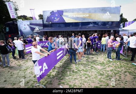 L'immagine mostra la giornata dei tifosi della squadra di calcio RSC Anderlecht, domenica 30 luglio 2017 ad Anderlecht, Bruxelles. BELGA PHOTO VIRGINIE LEFOUR Foto Stock