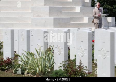 Il principe britannico Carlo Principe di Galles consegna un discorso alle commemorazioni al Tyne Cot Commonwealth War Graves Cemetery parte della commemorazione per il centary di Passchendaele, la terza battaglia di Ypres il 30th e 31st luglio 2017, lunedì 31 luglio 2017. BELGA FOTO PISCINA BENOIT DOPPAGNE Foto Stock