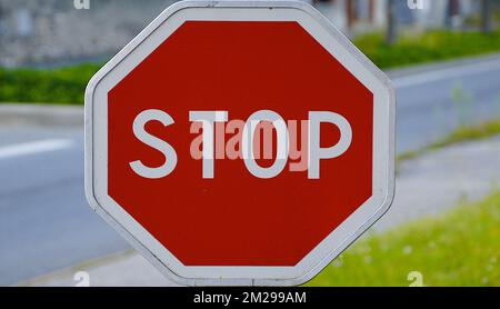 Pannelli di segnaletica STOP | Panneaux de signalisation STOP 30/08/2017 Foto Stock