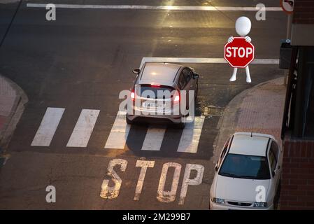 Pannelli di segnaletica STOP | Panneaux de signalisation STOP 30/08/2017 Foto Stock